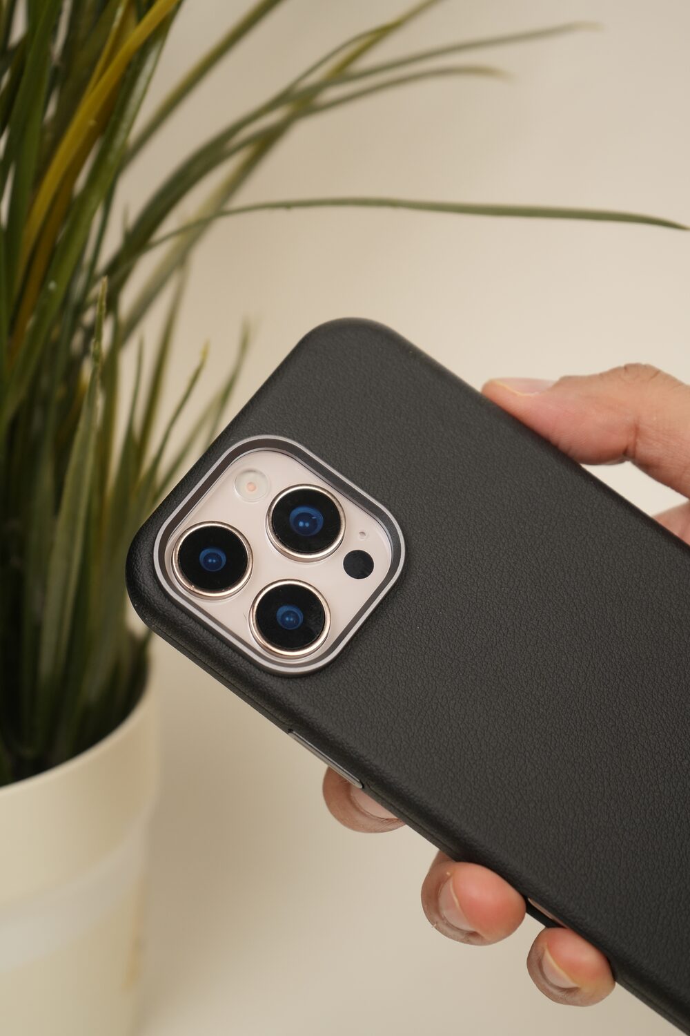 iPhone 16 Pro Max Pebble Grain Leather MagSafe Case with Metal Camera Bump | Slim & Anti-Scratch